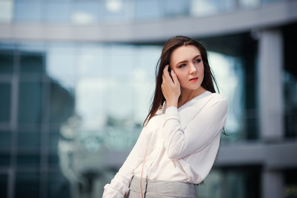 现代商业女性都市时尚生活方式图片下载