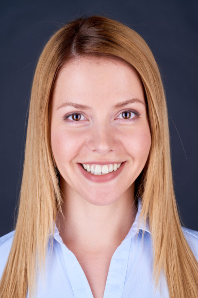 年轻漂亮的女员工图片下载