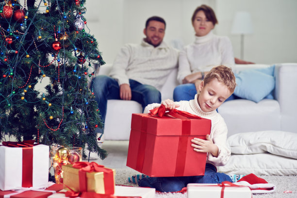 打开红色礼品盒图片下载