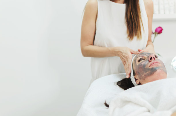 用于女性面部的水疗面膜图片下载