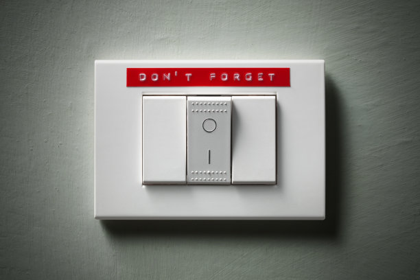 不要忘记。带压花标签的灯开关。图片下载