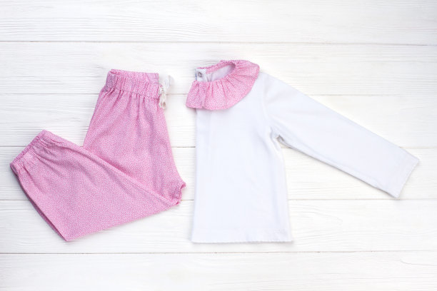 女孩的睡衣外套和裤子图片下载