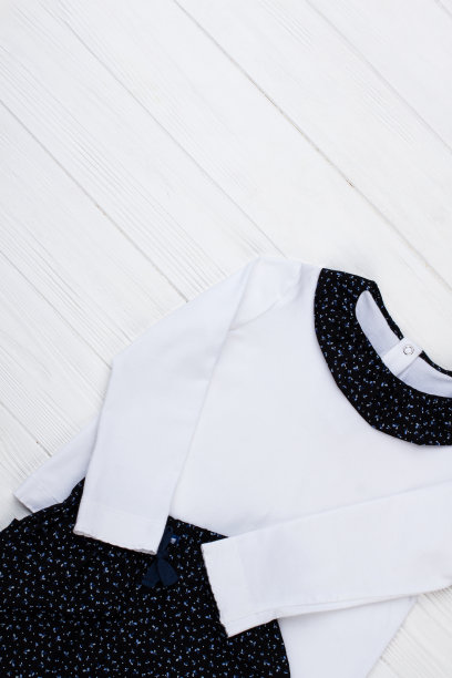 女孩的睡衣和裤子图片下载