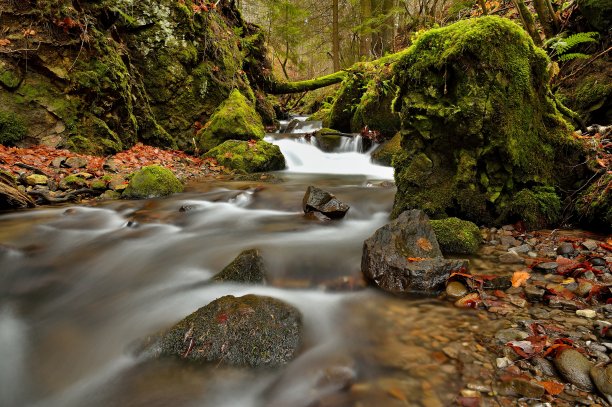 秋天山涧图片下载