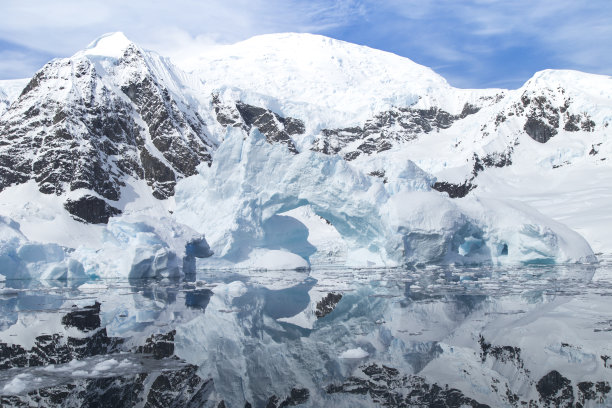 冰山反射图片下载