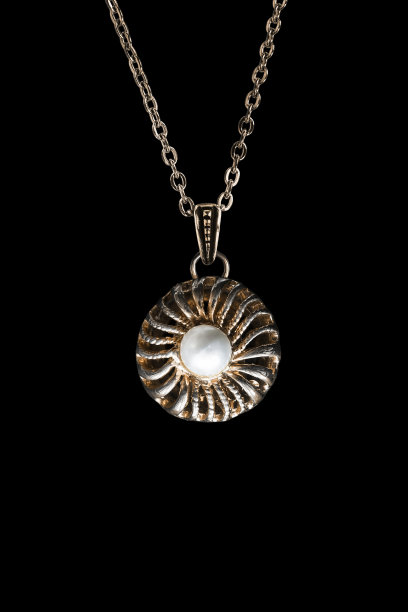 黄金项链孤立图片下载