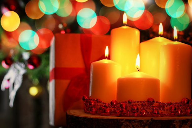 蜡烛装饰散焦球图片下载