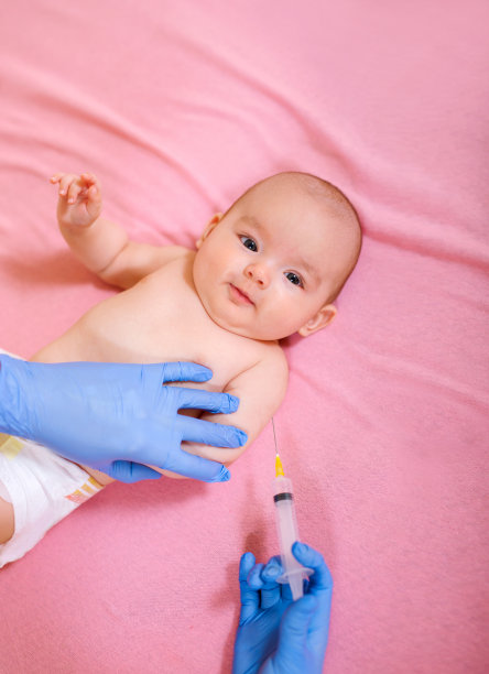 婴儿接受疫苗。图片下载