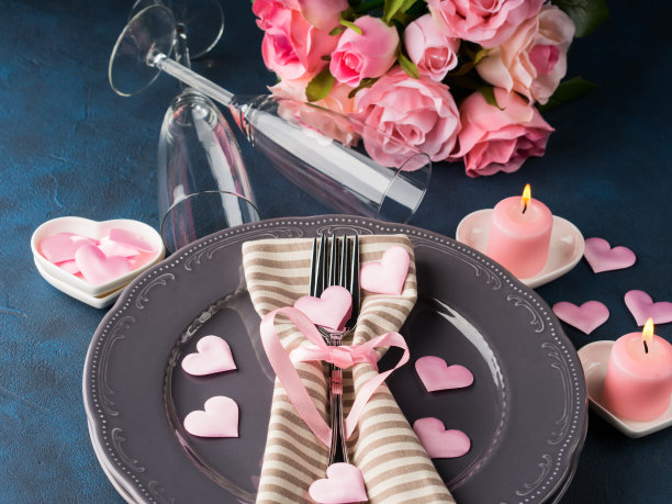 情人节与蜡烛的浪漫约会概念图片下载
