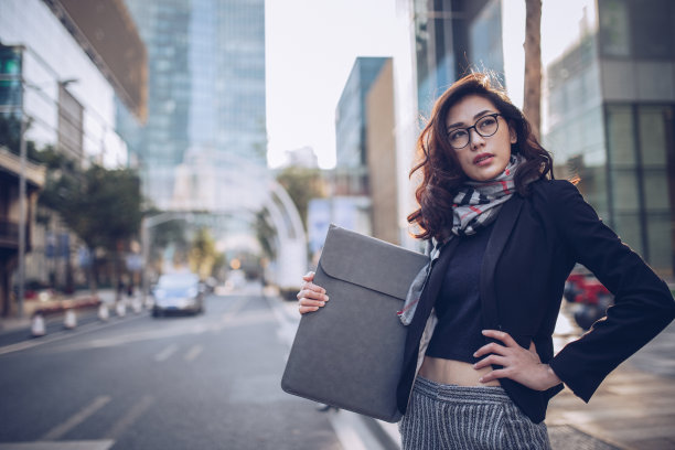 年轻又漂亮图片下载