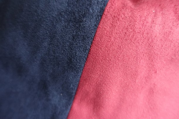 深蓝色和红色人造麂皮拼接在一起图片下载