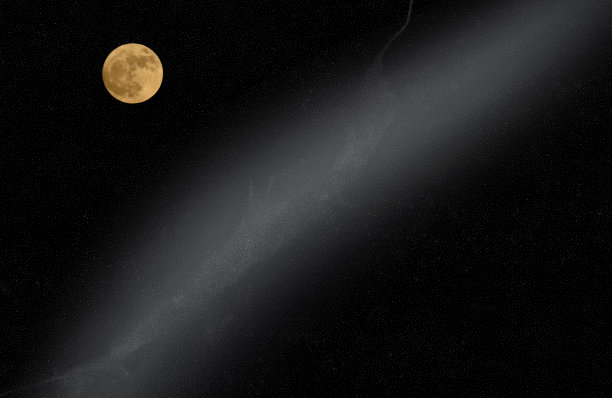 满月，星云和许多闪亮的星星图片下载