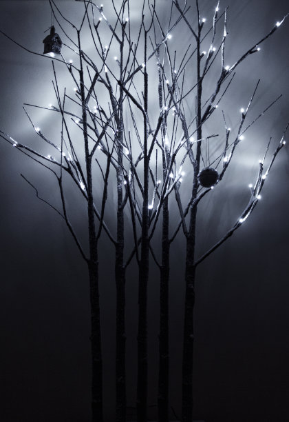 闪闪发光的采油树图片下载