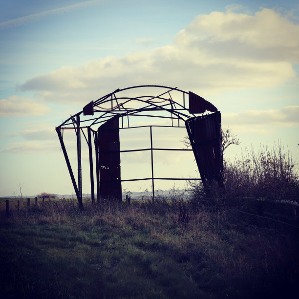 废弃的谷仓图片下载