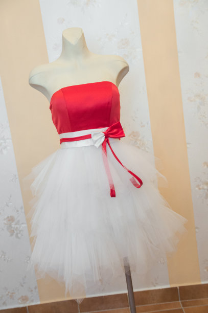 白红色的裙子图片下载