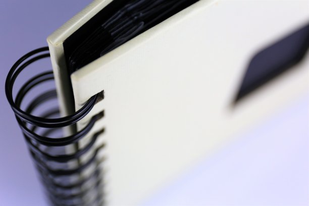 一个螺旋笔记本的图像与复制空间图片下载