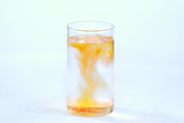 黄色与水混合在一起图片下载