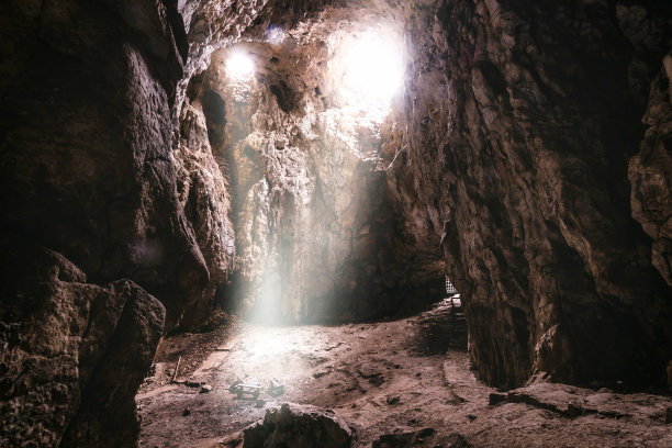 山洞里的光线素材图片