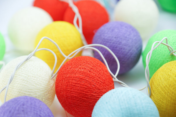 彩色的棉花球图片下载