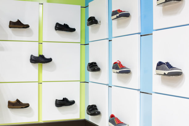 现代欧洲购物中心鞋店内部素材图片