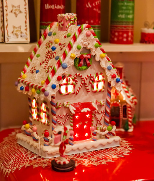 圣诞屋内部灯火通明图片下载