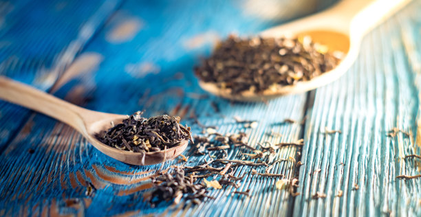 木勺里的茶叶图片下载