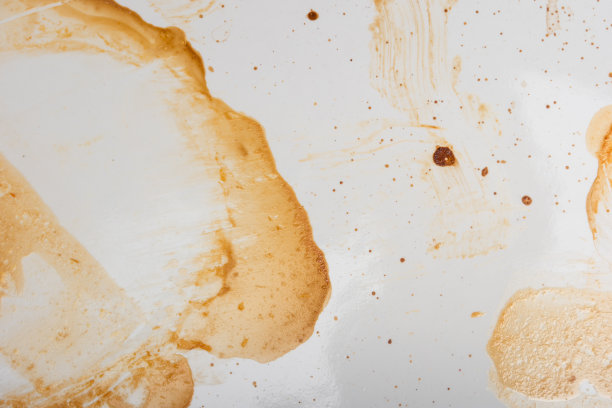 陶瓷托盘表面涂油图片下载