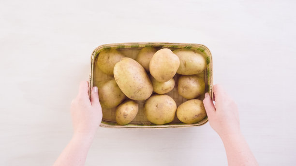 育空黄金土豆经典土豆泥食谱。图片下载