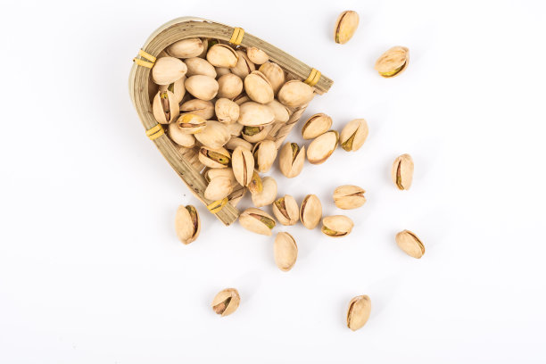 开心果。孤立在白色背景上。素材图片