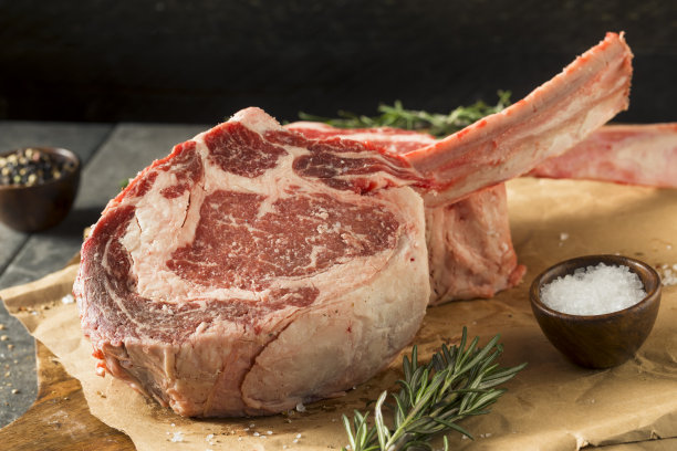 生红草喂战斧牛排图片下载