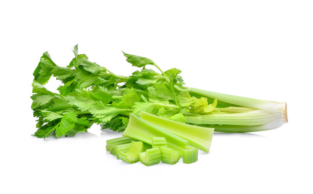 白色背景上的绿色芹菜素材图片