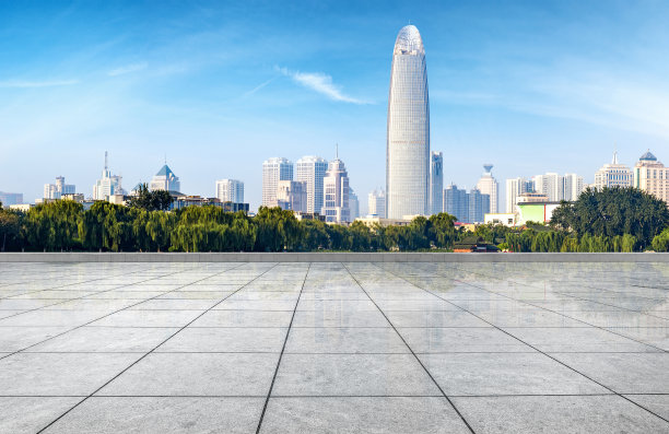 在中国山东青岛，有着空的混凝土方形地板的建筑图片下载