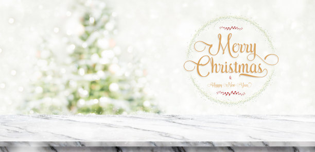 圣诞快乐和新年花环与金色的闪光纹理在白色大理石桌面模糊散景圣诞树装饰与串光背景，冬季节日贺卡。图片下载