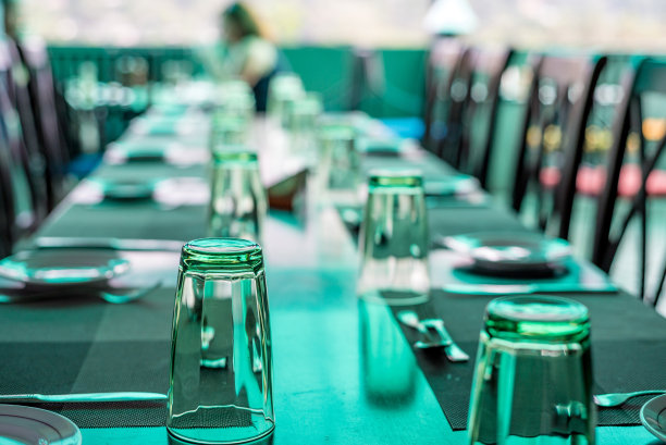 咖啡馆的餐桌图片下载