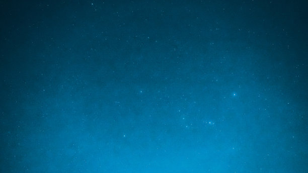 2017年12月14日，东北上空蓝色背景，明亮的小恒星和双子座流星素材图片