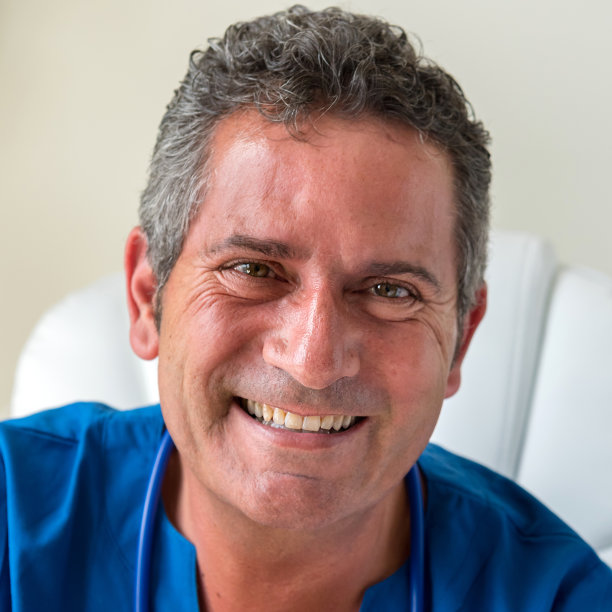 微笑的医生图片下载