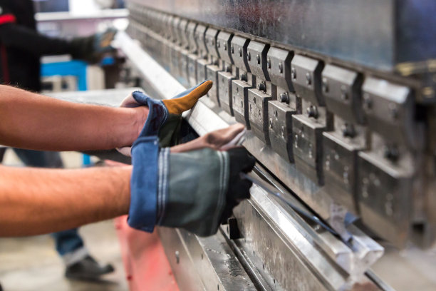 钣金在工厂弯曲图片下载