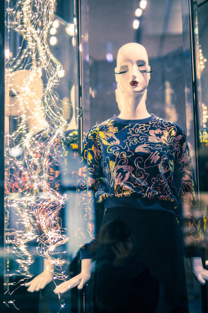 商店陈列的圣诞彩灯图片下载