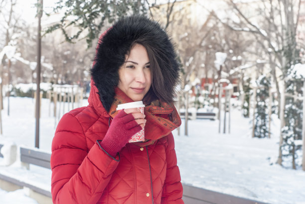 女人喝热饮图片下载