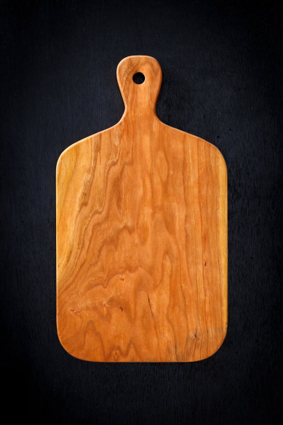 樱桃木手工砧板上的黑色木板图片下载