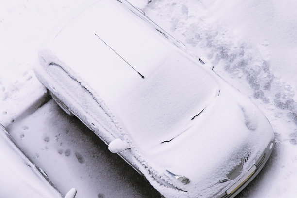 冬天的汽车图片下载