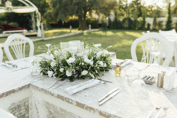 宴会或婚宴的餐桌布置图片下载