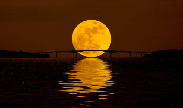 月圆夜，桥后流水图片下载