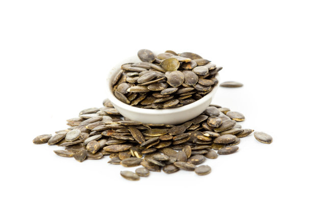 在白色背景上分离的南瓜子素材图片