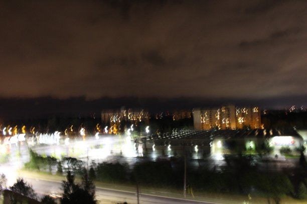 夜晚的动作模糊了伦敦市的安大略抽象图片下载