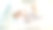 深情的丈夫拿着吉他和怀孕的妻子躺在床上图片下载