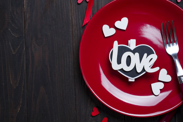 情人节的浪漫餐桌布置图片下载