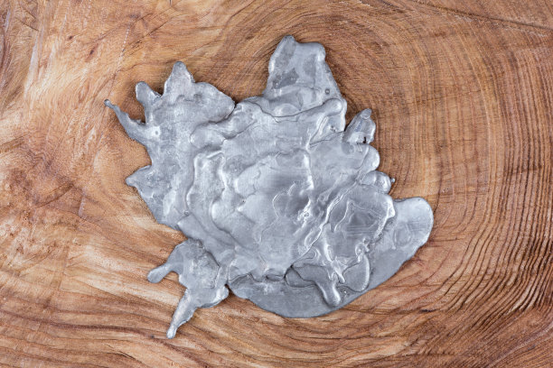 熔化的金属，铅，锡图片下载