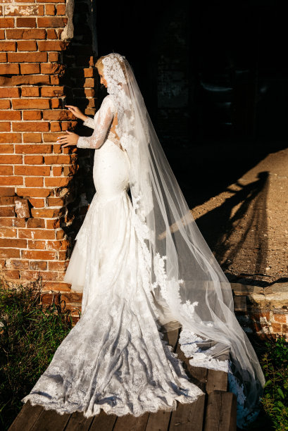 穿着婚纱的新娘图片下载