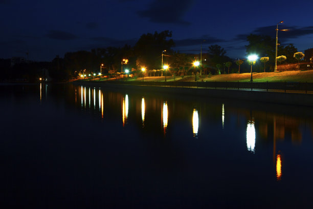 湖上的倒影夜景图片下载
